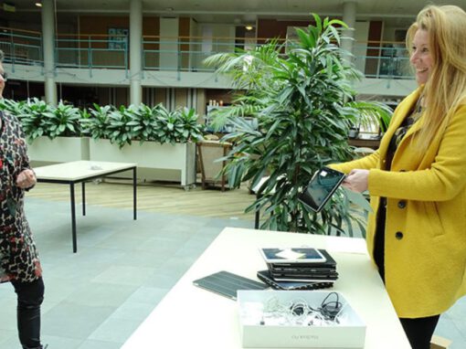 Help ons mee aan tablets en laptops voor zorgcentra